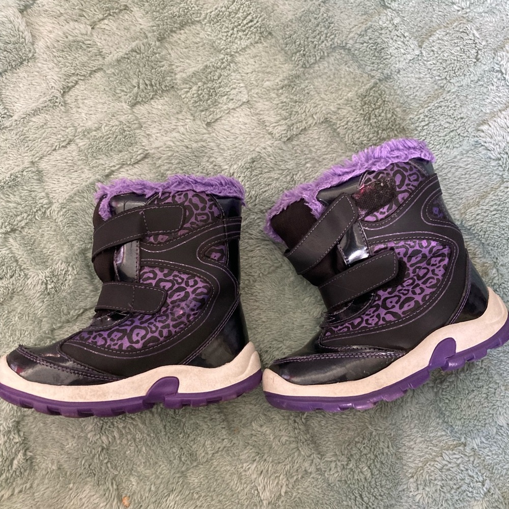 Girls size 11 snow boots